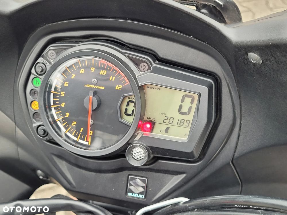 Suzuki GSX - 23