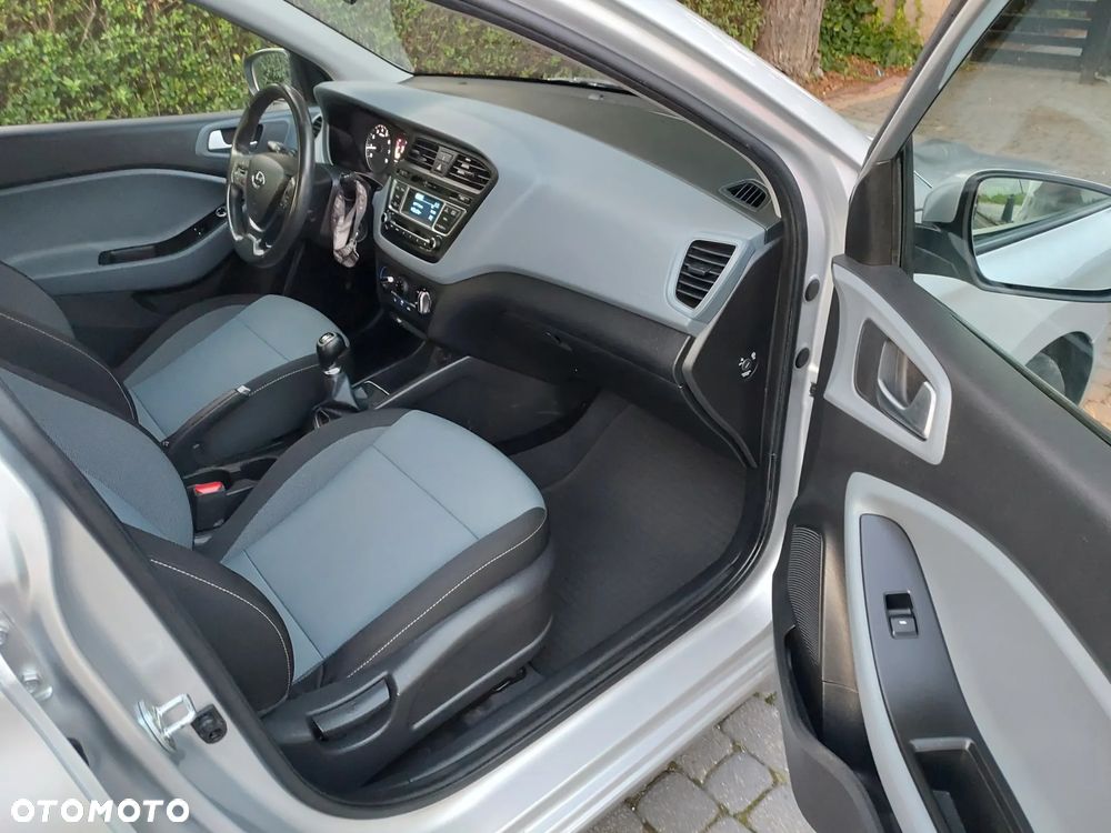 Hyundai i20 1.2 BlueDrive Classic + - 11