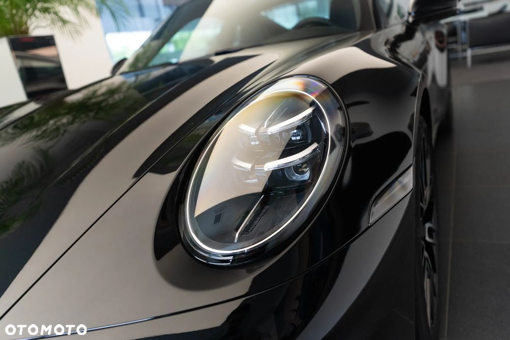 Porsche 911 Carrera 4S - 40