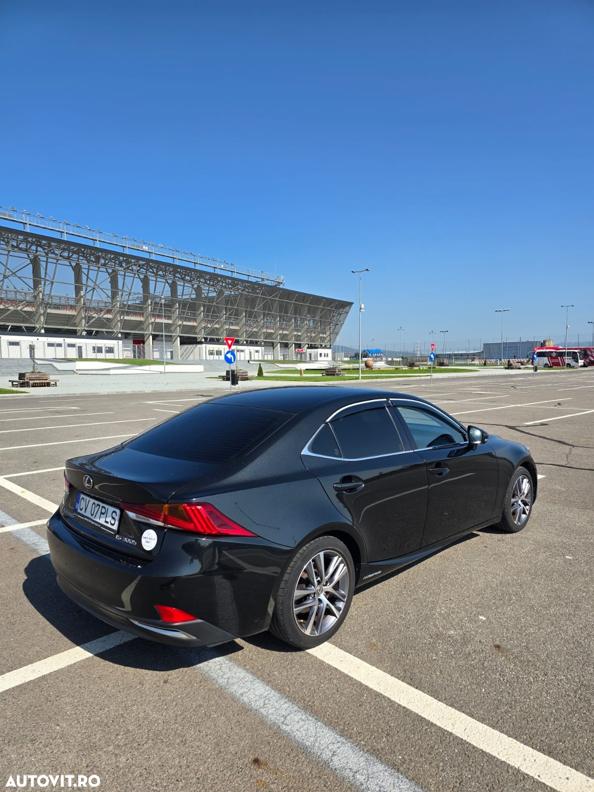Lexus Seria IS 300h - 5