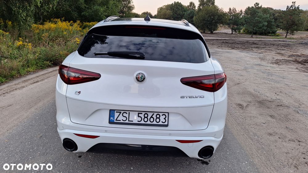 Alfa Romeo Stelvio 2.0 Turbo 16V AT8-Q4 Ti - 5