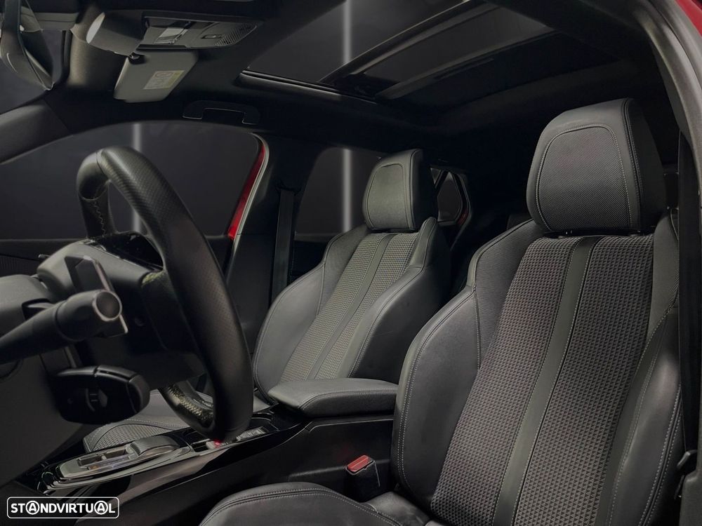 Peugeot 2008 1.2 PureTech Allure EAT8 - 9