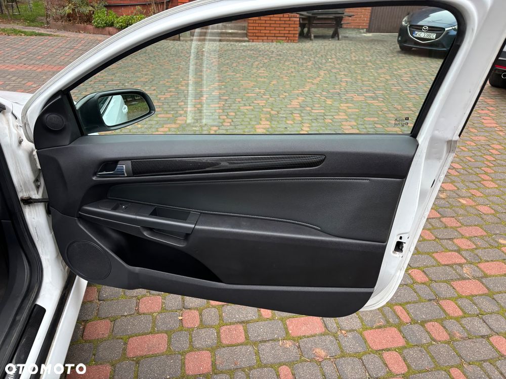 Opel Astra OPC Nürburgring Edition - 23