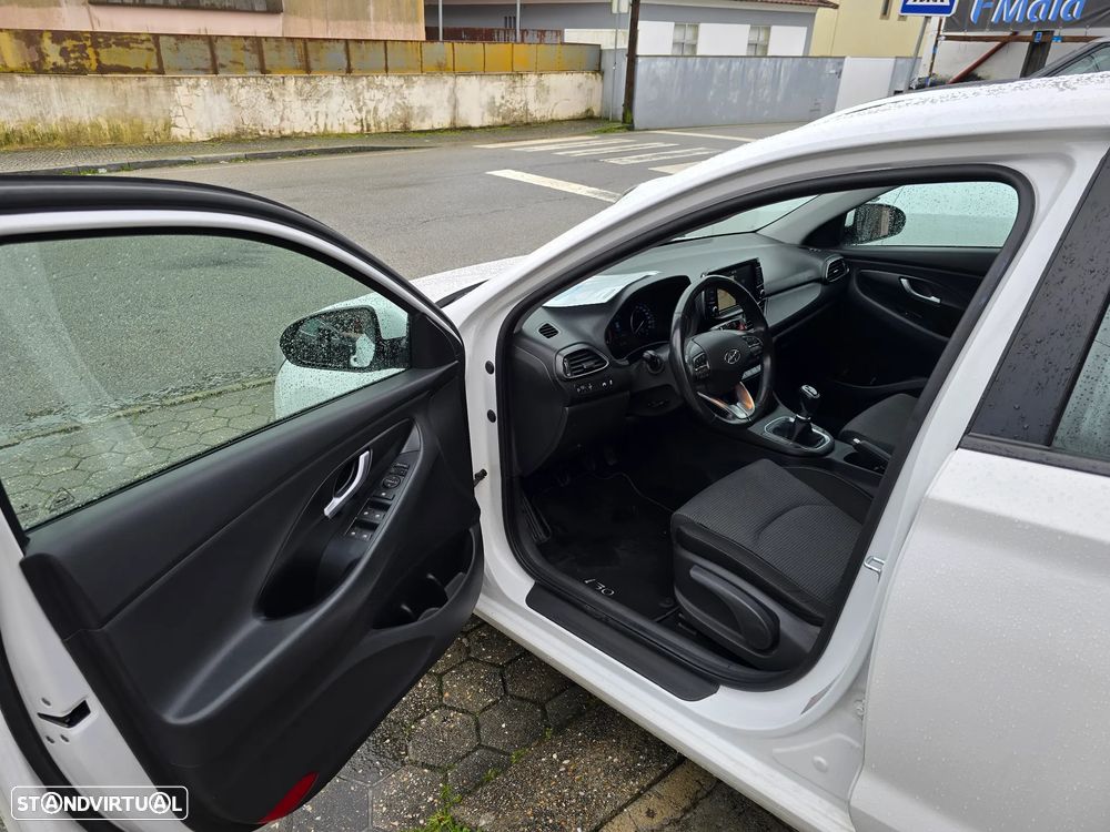 Hyundai i30 1.6 CRDI Comfort+Navi - 9