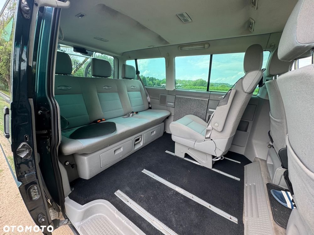 Volkswagen Multivan - 12
