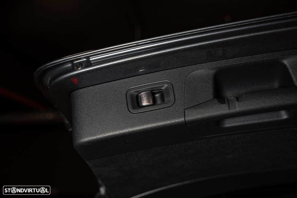 Mercedes-Benz E 300 e AMG Line - 27