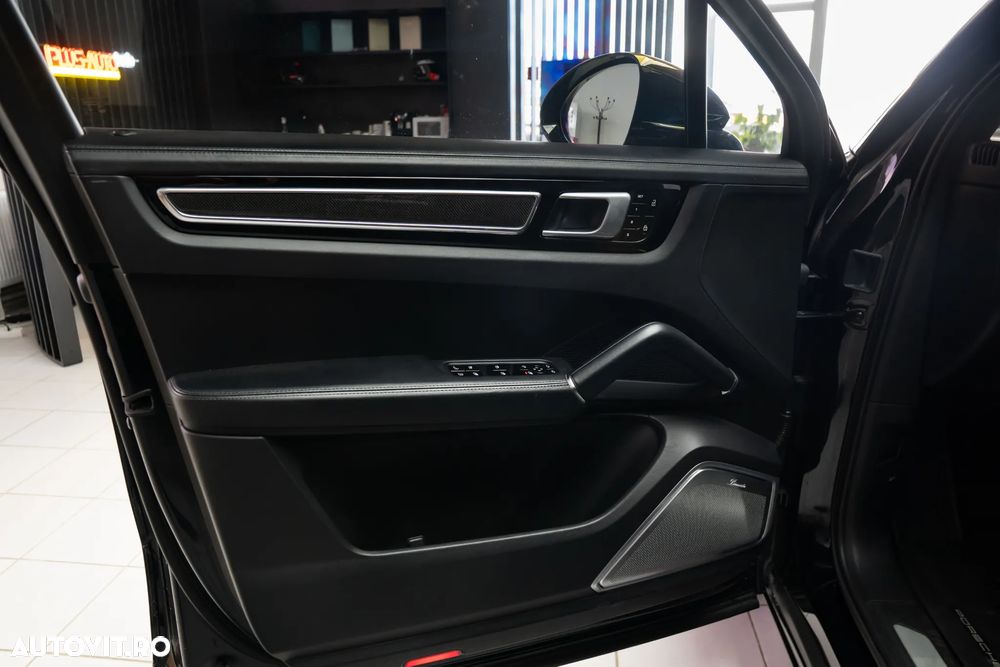 Porsche Cayenne S - 13