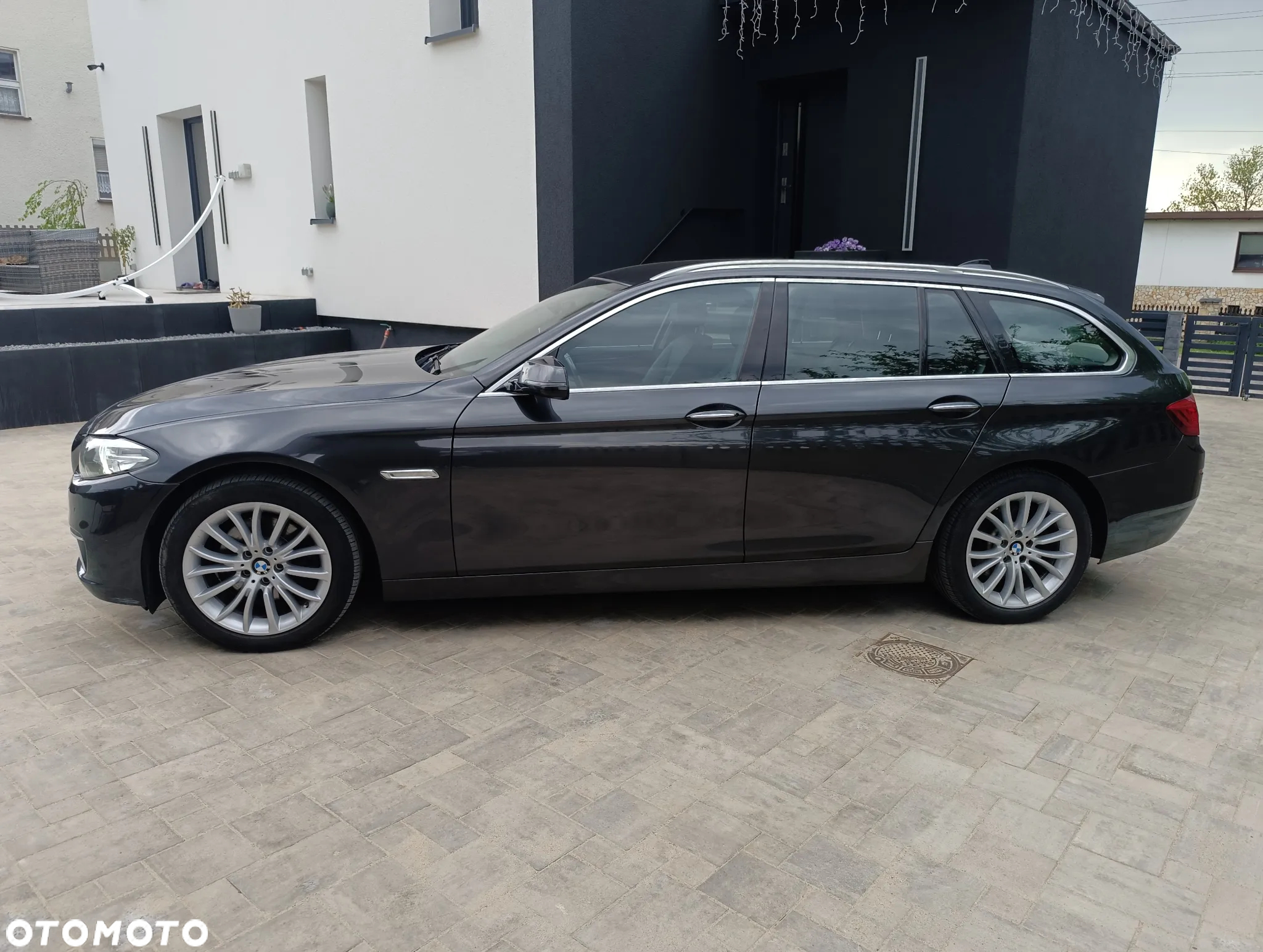 BMW Seria 5 520d xDrive Touring - 2