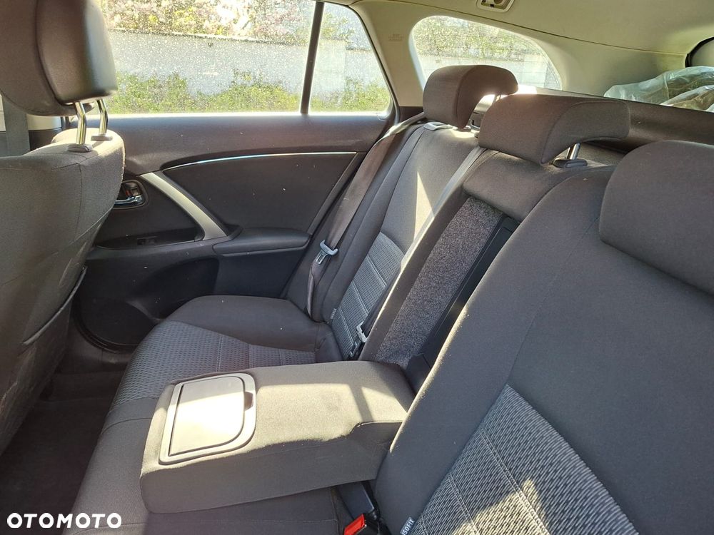 Toyota Avensis 2.0 Style - 31