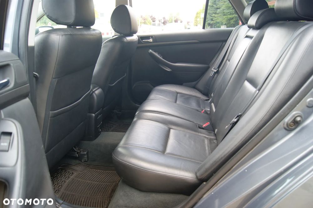 Toyota Avensis 2.0 VVT-i Sol - 25