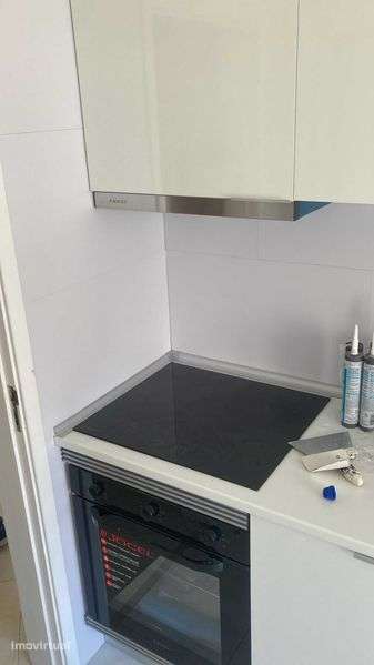 Arrendamento T2 Remodelado em Cacilhas - 1050€ Negociáveis - Grande imagem: 2/8