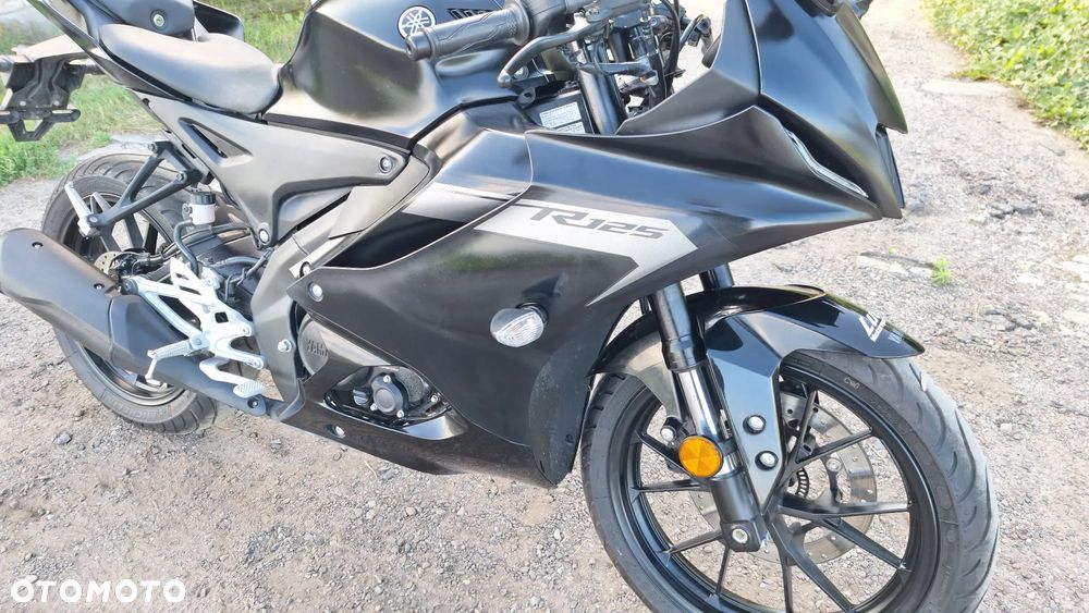 Yamaha YZF - 27