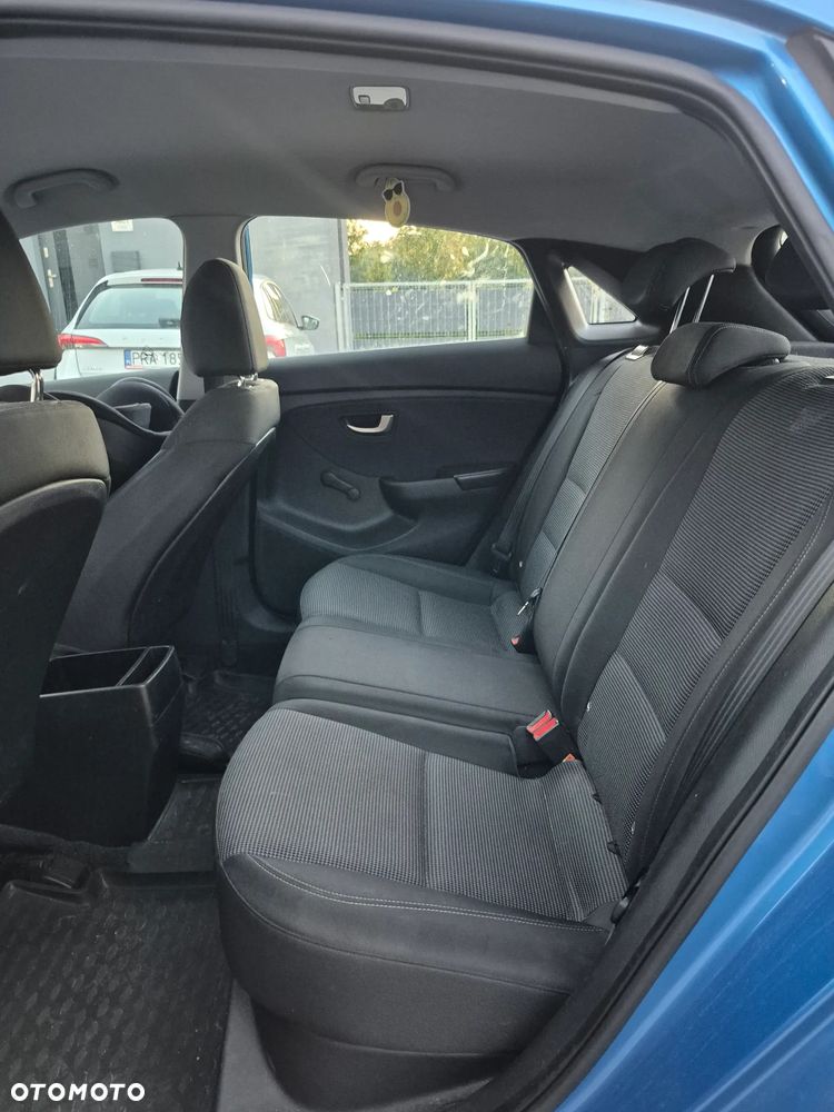 Hyundai i30 blue 1.4 Trend - 28