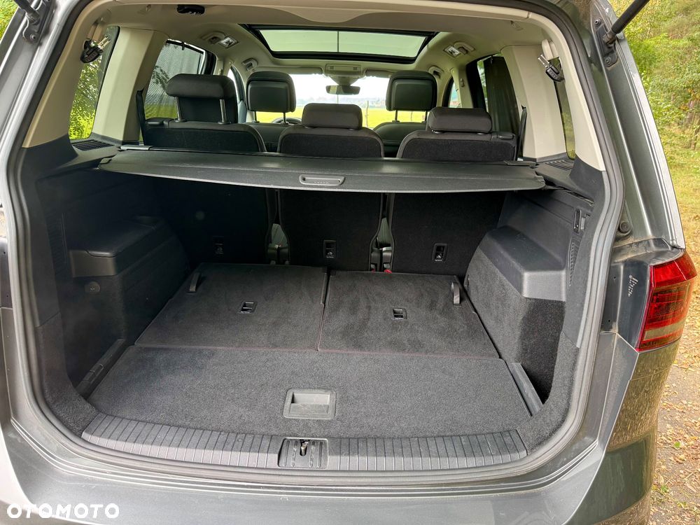 Volkswagen Touran - 25