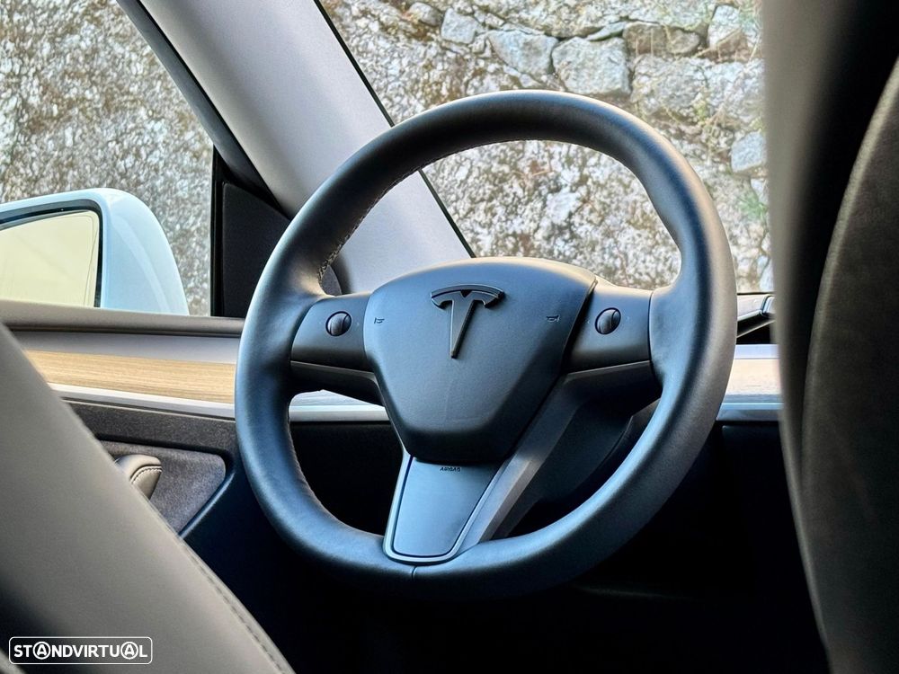 Tesla Model Y Standard - 32