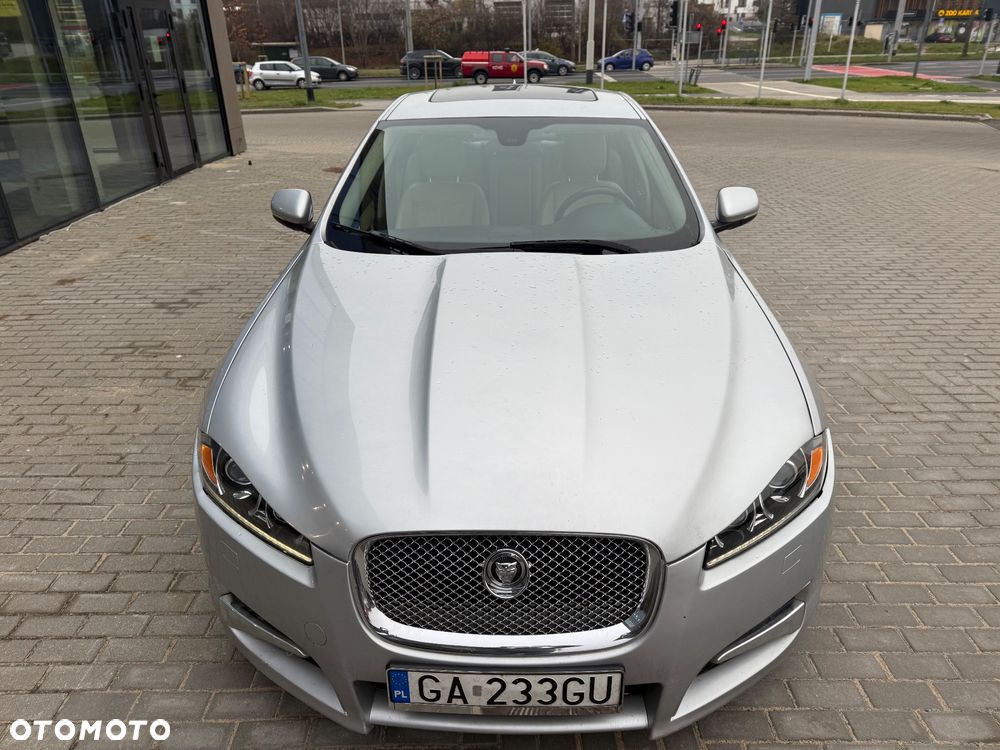 Jaguar XF 2.0 T Luxury - 9