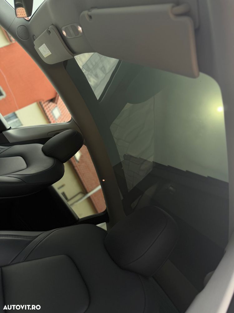 Tesla Model Y - 17