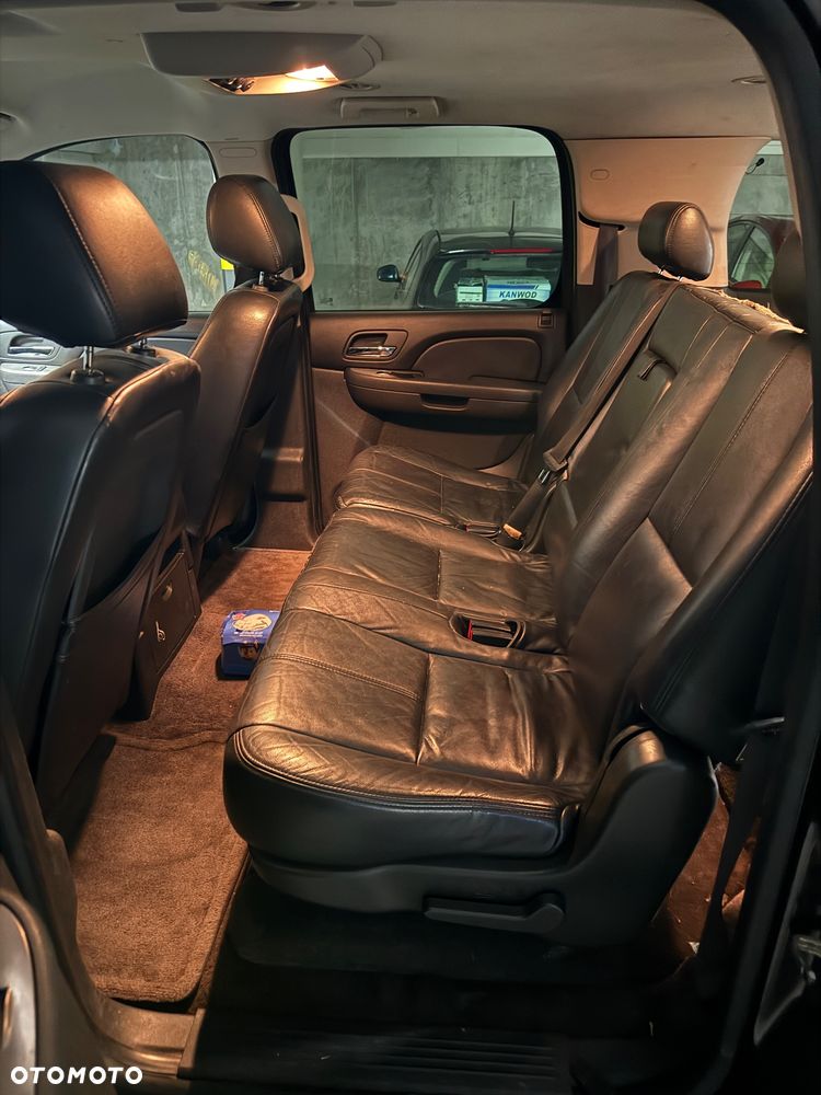 Chevrolet Suburban - 23