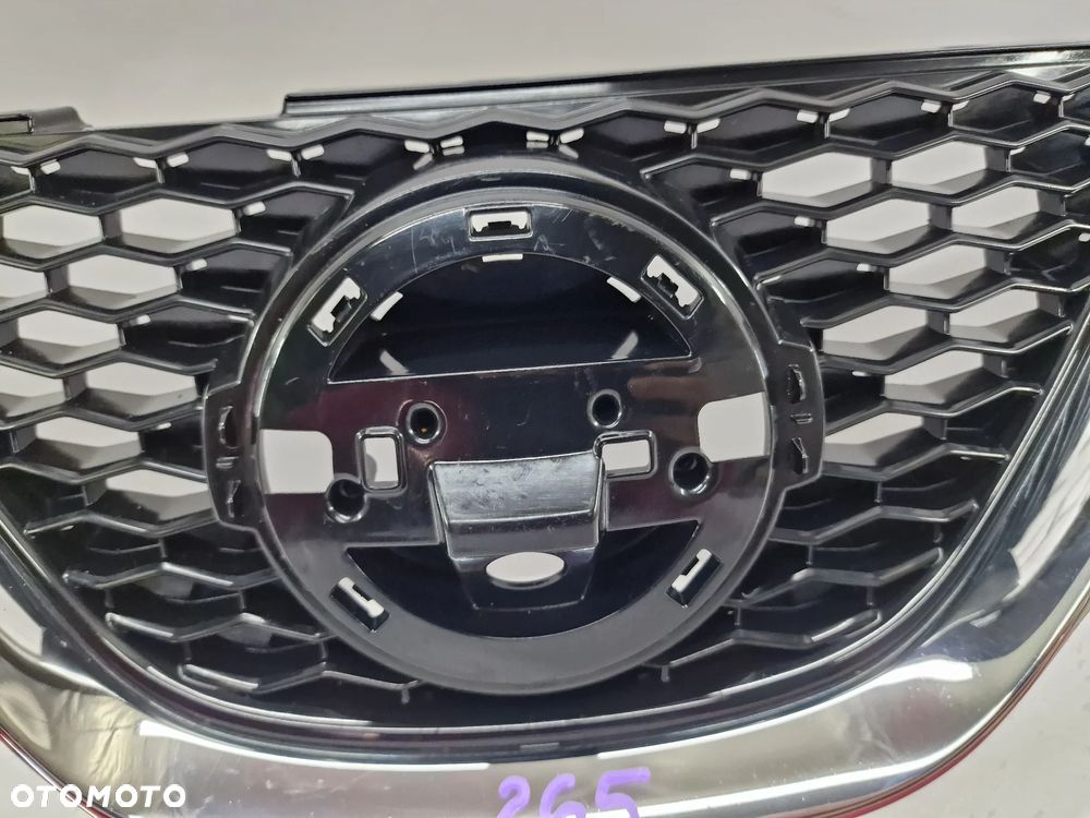 NISSAN QASHQAI J11 ATRAPA / GRILL PRZEDNI PRZÓD NA / POD KAMERĘ , NR 62310-4EA0D / 62310-4EM0D , NR AUKCJI GL265 - 11
