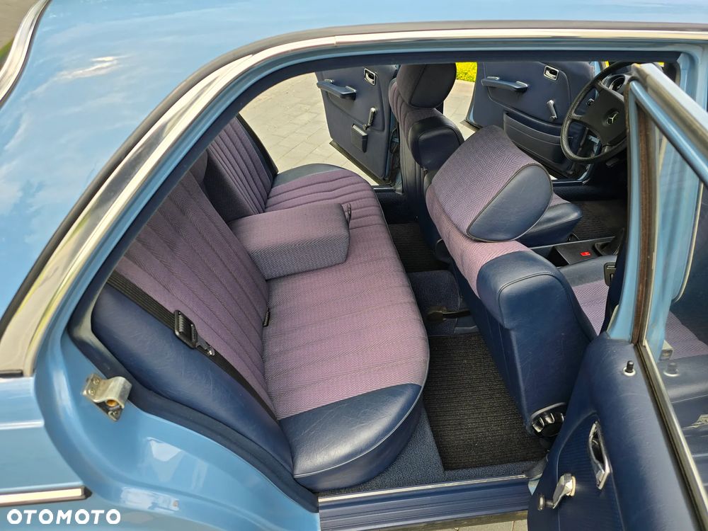 Mercedes-Benz W123 - 16