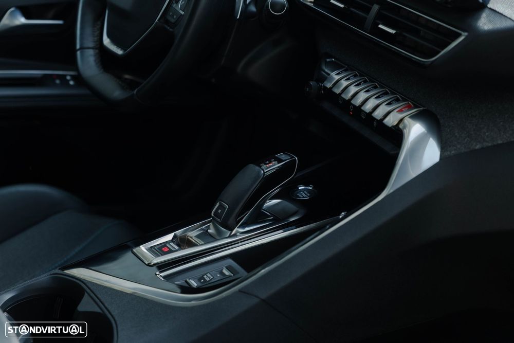 Peugeot 3008 1.2 PureTech Allure EAT8 - 22