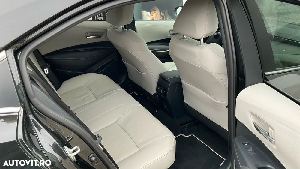 Toyota Corolla Sedan 1.8 HSD Exclusive - 18