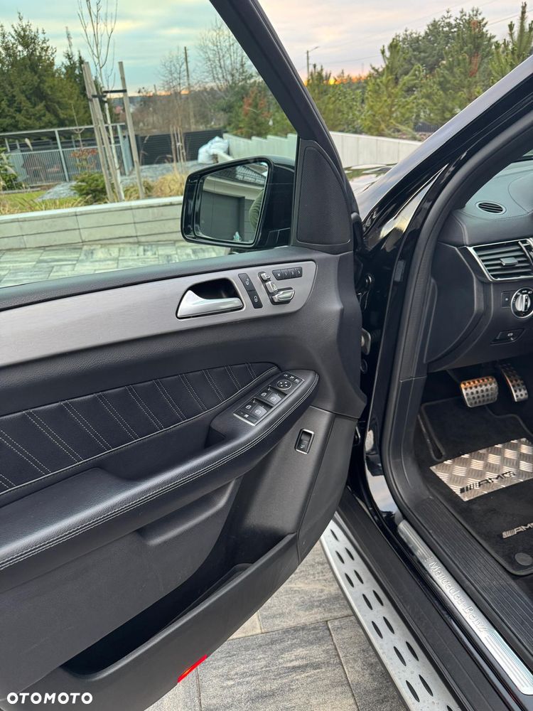 Mercedes-Benz GLS - 12