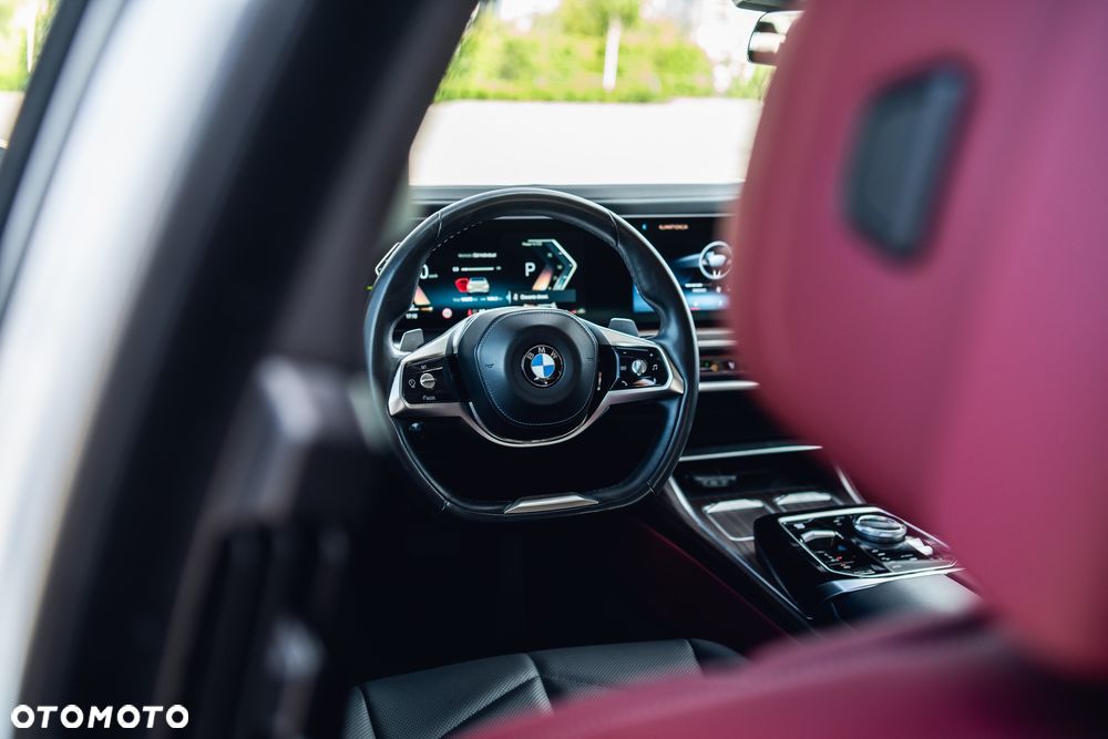 BMW Seria 7 730d xDrive mHEV - 36