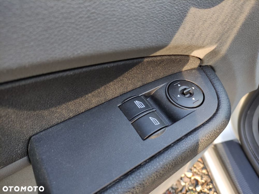 Ford Focus 1.6 16V Trend - 10