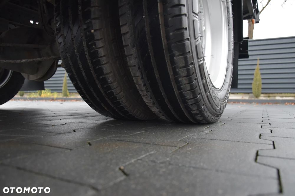 Iveco DAILY 35C16 / 2.3 - 160 KM / BRYGADÓWKA / 6 OSOBOWY / DOSTAWCZE / SKRZYNIA / KLIMA / NAWIGACJA / KAMERA COFANIA / TEMPOMAT / SERWISOWANY / SPROWADZONY - 15