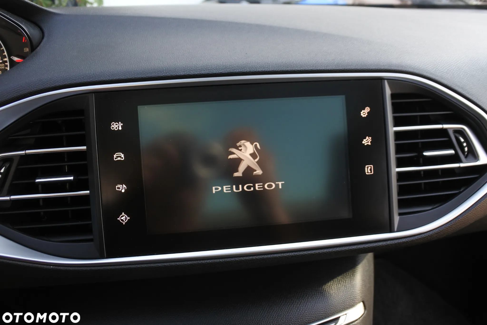 Peugeot 308 PureTech 130 EAT8 Allure - 24