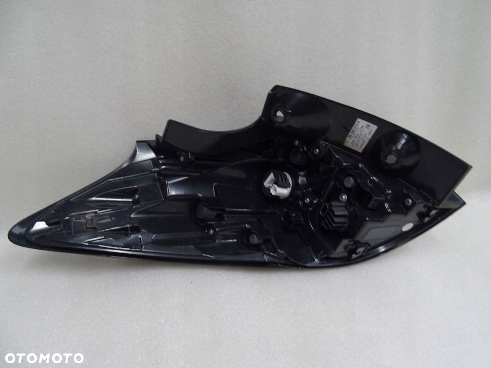 toyota yaris cross - lampa tylna prawa led - 5