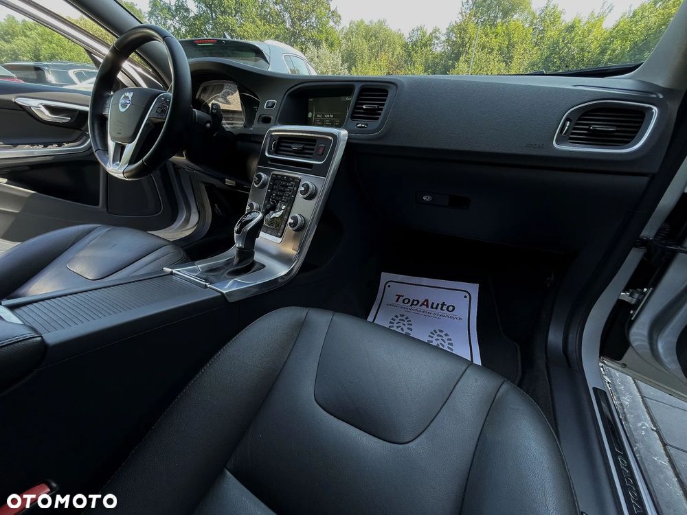 Volvo V60 D4 Geartronic Momentum - 16