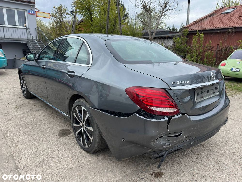 Mercedes-Benz Klasa E 300 de Business Edition - 6