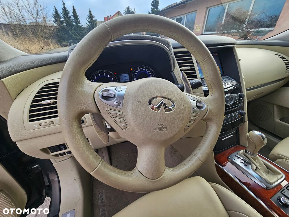Infiniti QX70 3.7 S - 12