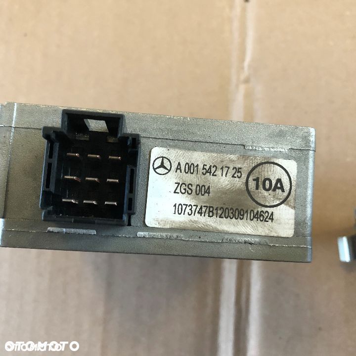 Mercedes-Benz Actros MP4 przetwornica napięcia 24V/12V 10A 001 542 17 25 - 1