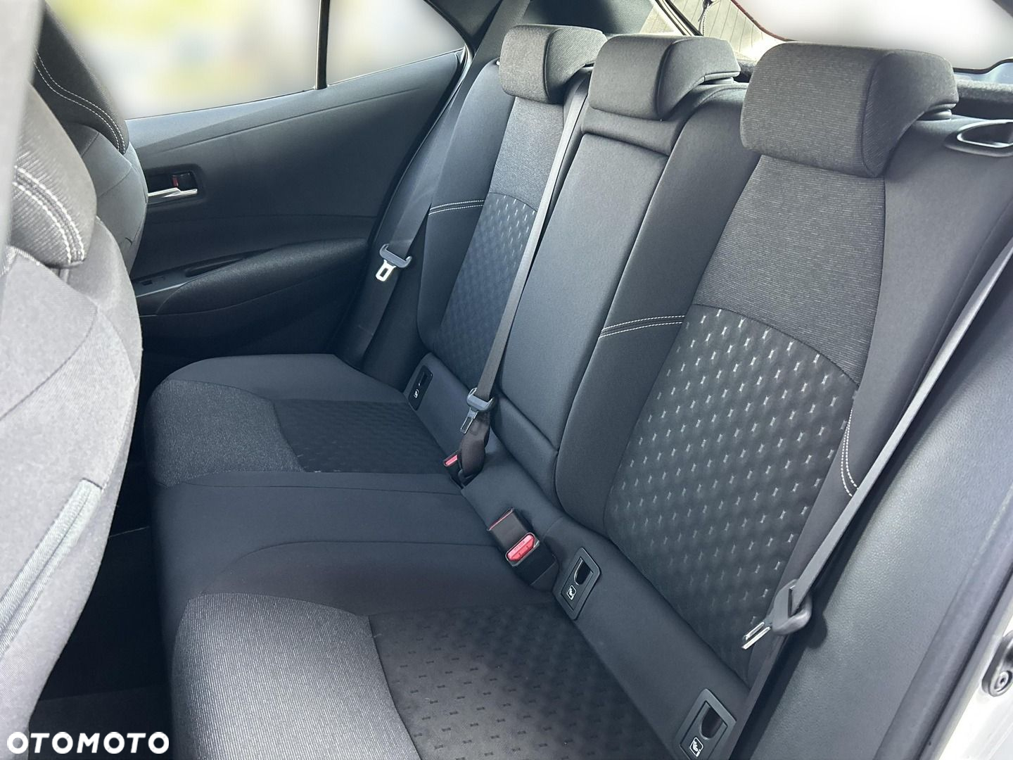 Toyota Corolla 1.8 Hybrid Comfort - 25