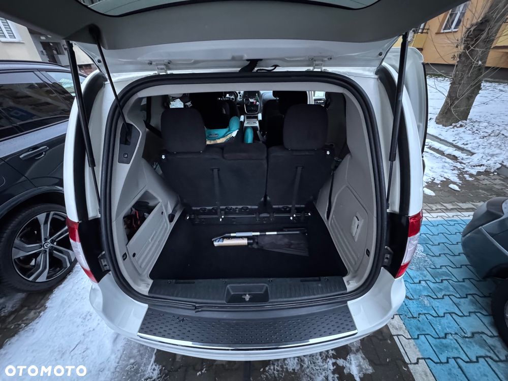 Chrysler Town & Country - 18