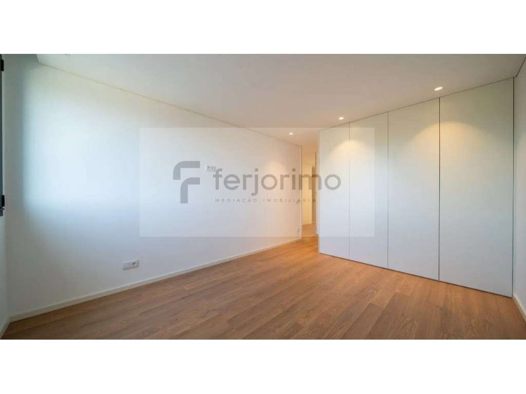 T4 - ULTIMO ANDAR COM TERRAÇO 

 APARTAMENTOS -***IMAGENS ANDAR M... - Grande imagem: 5/8
