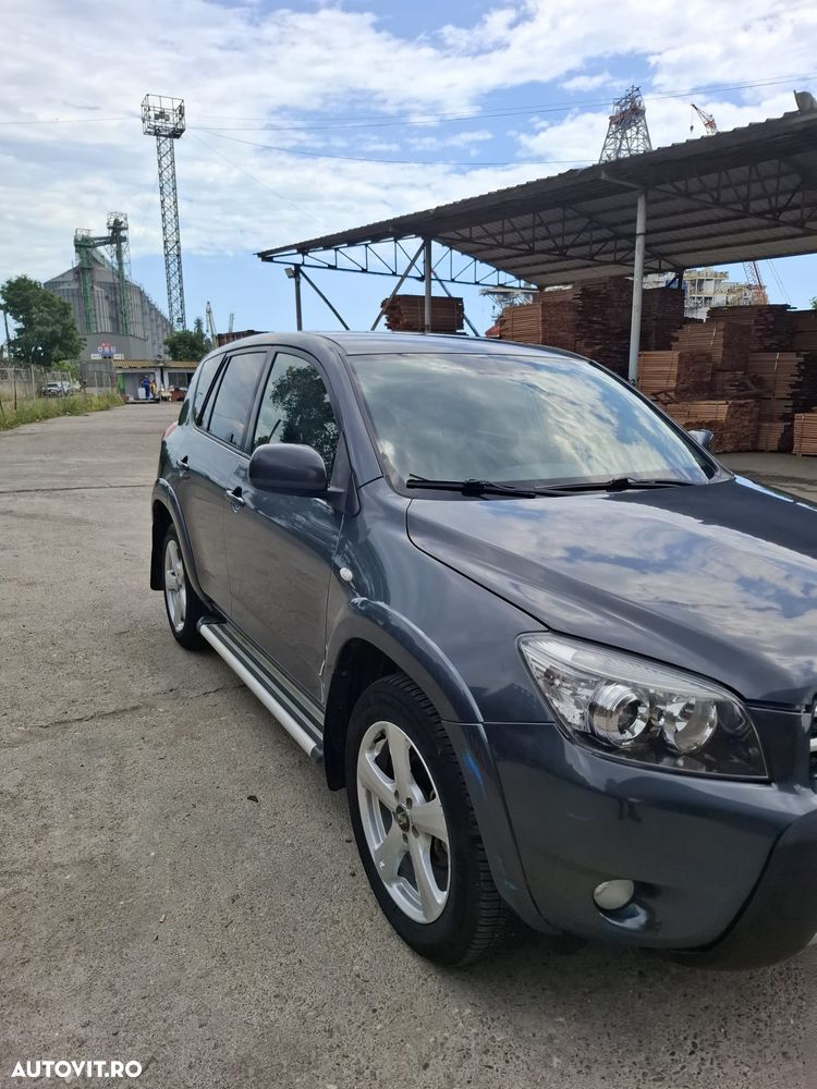 Toyota RAV4 2.2 D-4D Luxury - 9