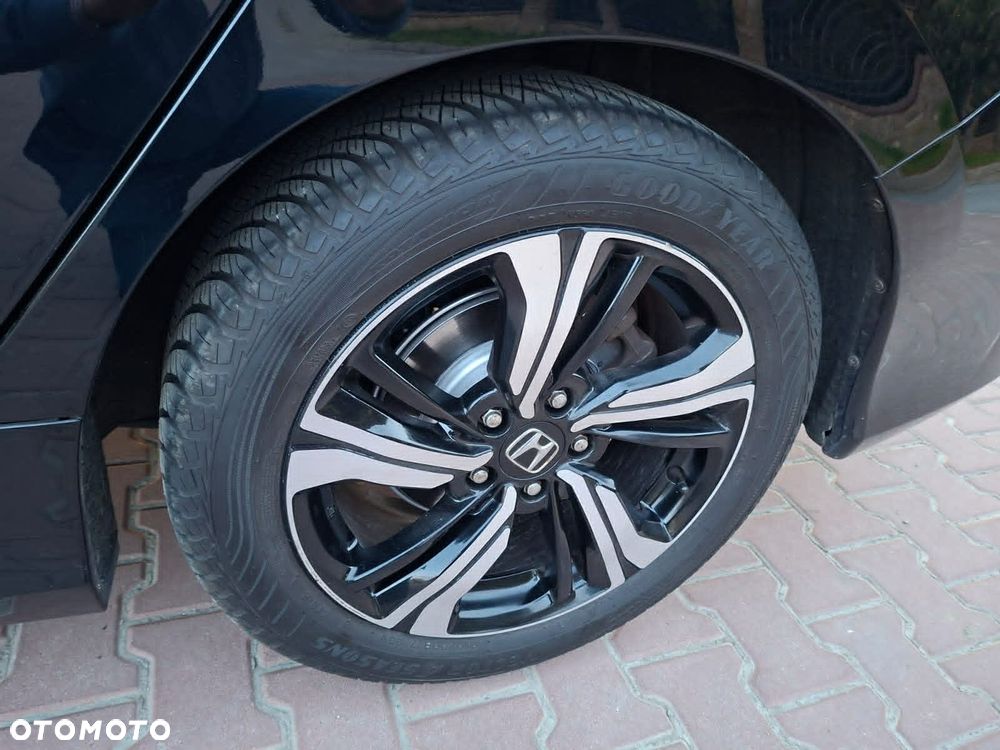 Honda Civic 1.5 i-VTEC Turbo CVT Sport - 11