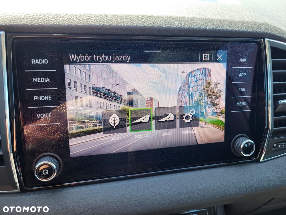 Skoda Karoq 2.0 TDI SCR DSG Ambition - 34