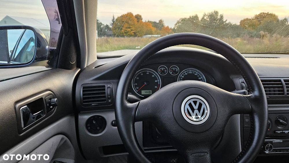 Volkswagen Passat 1.8T Basis - 32
