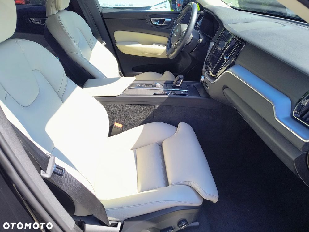Volvo XC 60 B5 B AWD Momentum - 13