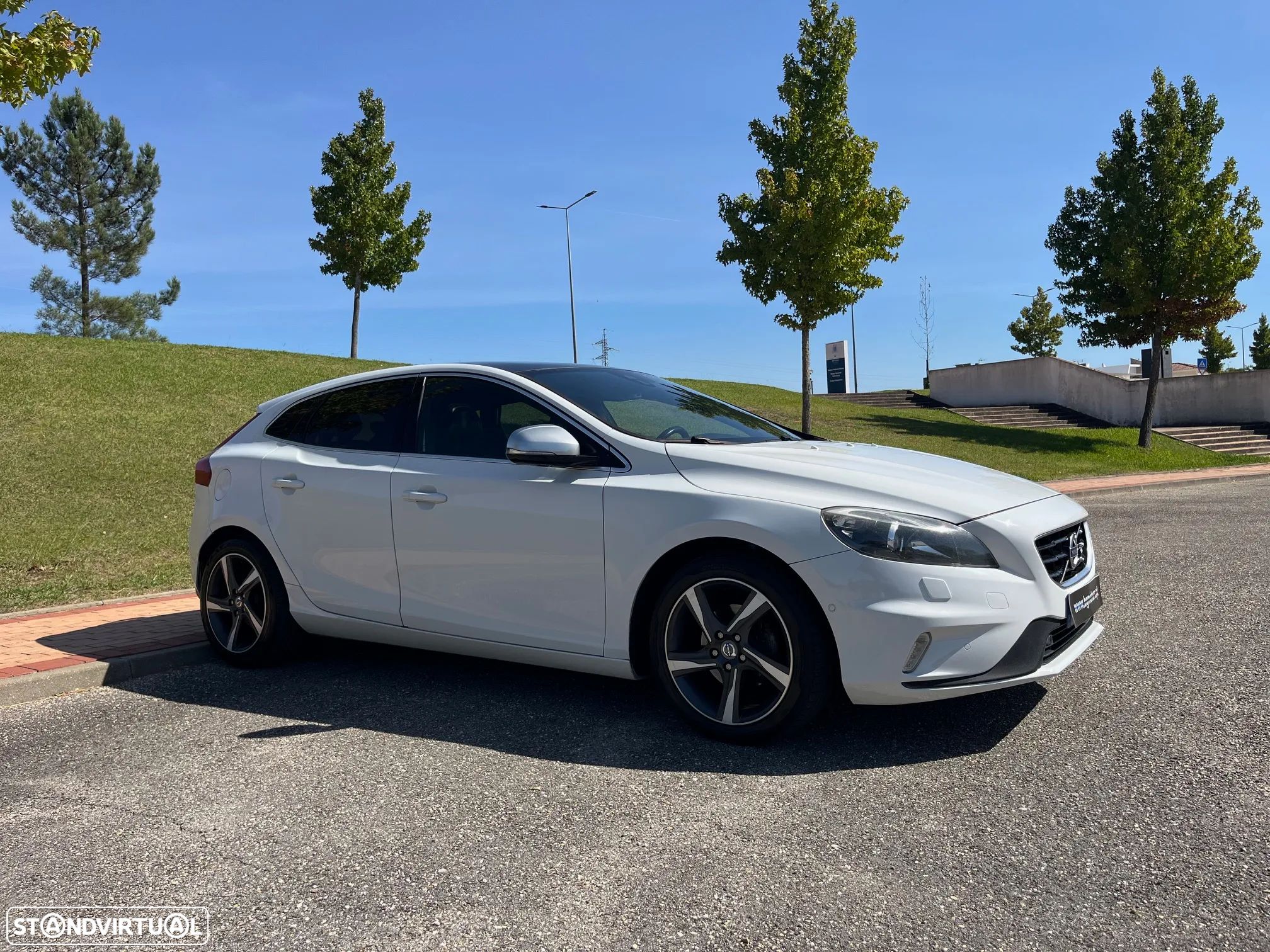 Volvo V40 1.6 D2 R-Design Summum - 1