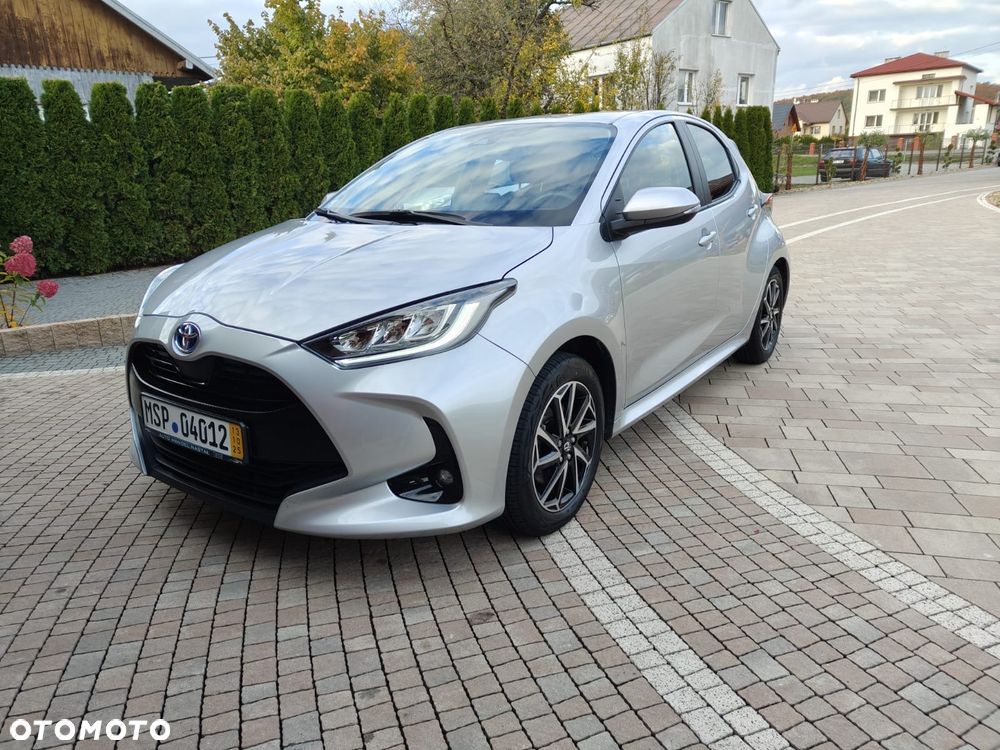Toyota Yaris Hybrid 116 1.5 VVT-i Team Deutschland - 1