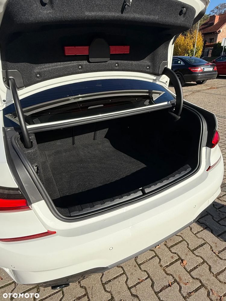BMW Seria 3 320d xDrive M Sport sport - 12