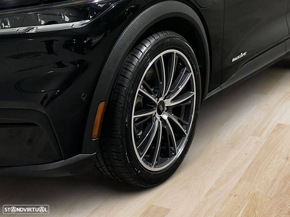 Ford Mustang Mach-E - 6