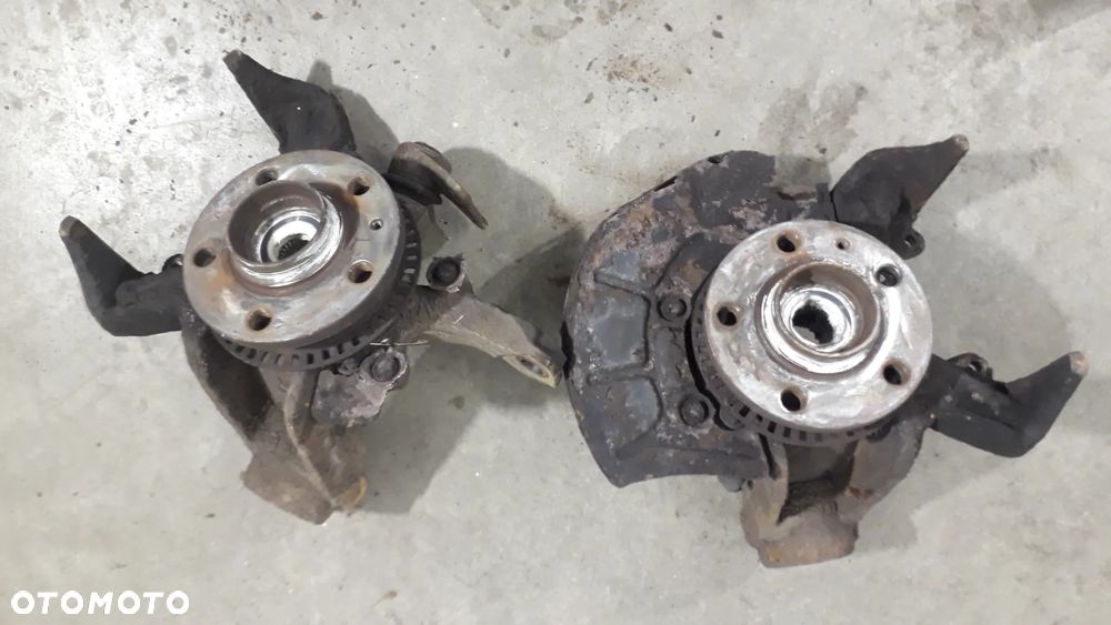 zwrotnica piasta przód lewa prawa 256mm  A3 8L 1.6 lift - 1