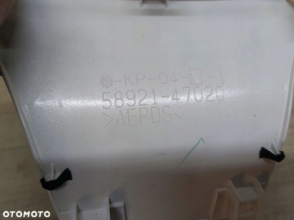 Toyota Prius IV 1,8 xw50 zaślepka tunelu środkowego 58921-47020 - 3